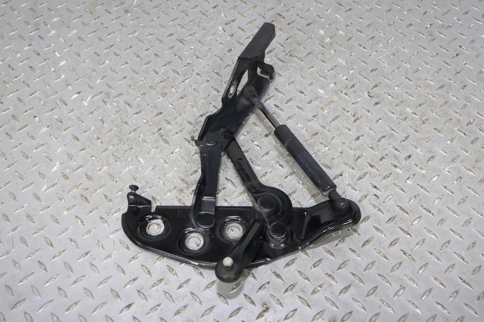 2006 BENTLY- Hood Hinge
