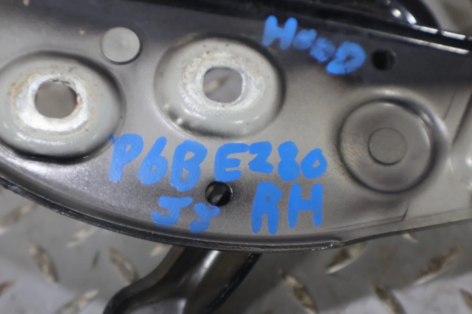 2006 BENTLY- Hood Hinge
