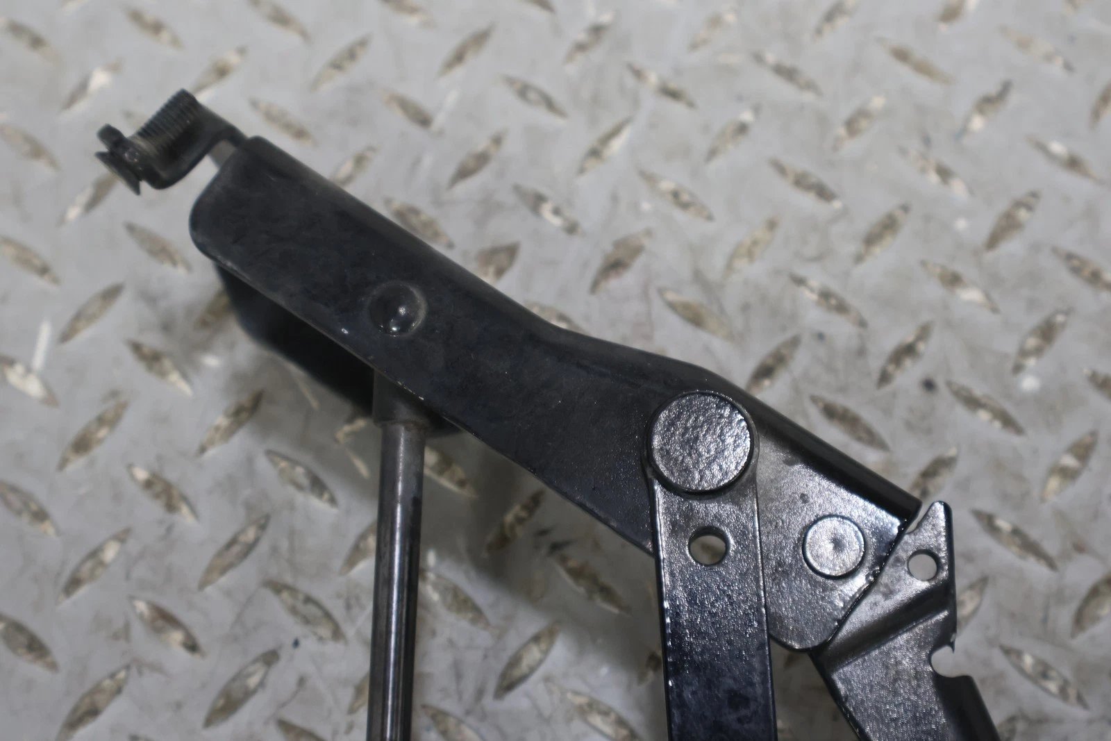 2006 BENTLY- Hood Hinge