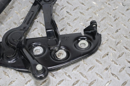 2006 BENTLY- Hood Hinge