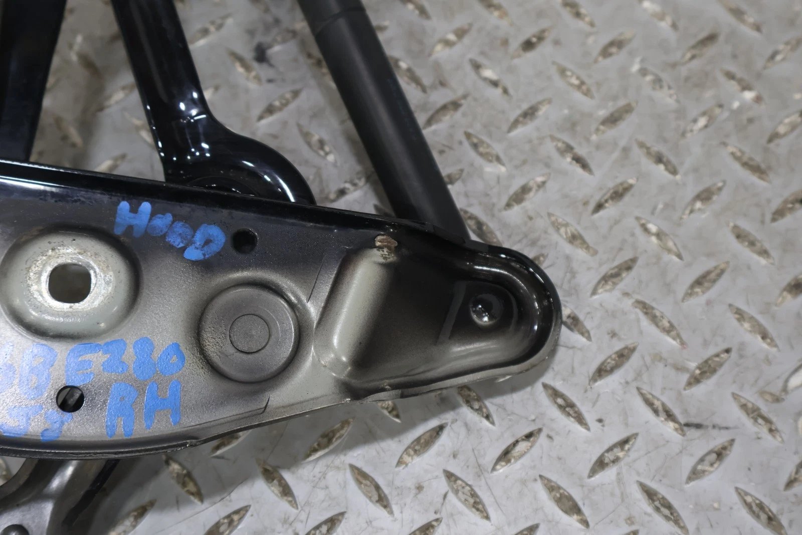2006 BENTLY- Hood Hinge