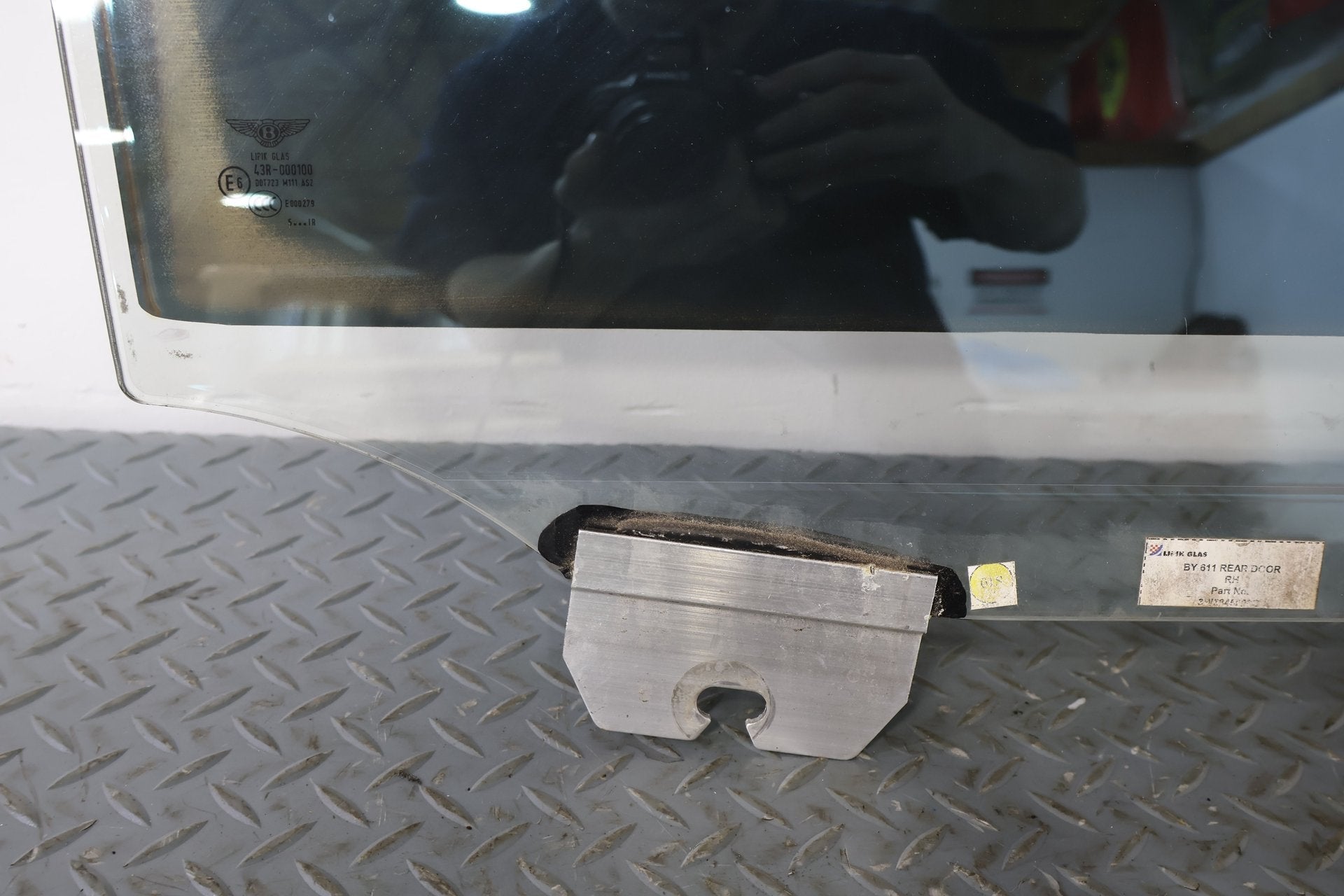 2006 BENTLY- Right Rear Door Window