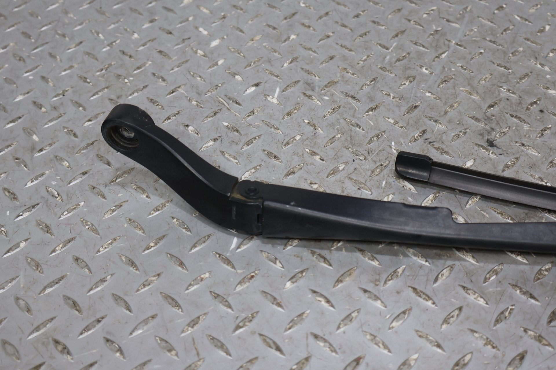 2006 BENTLY- Wiper Arm