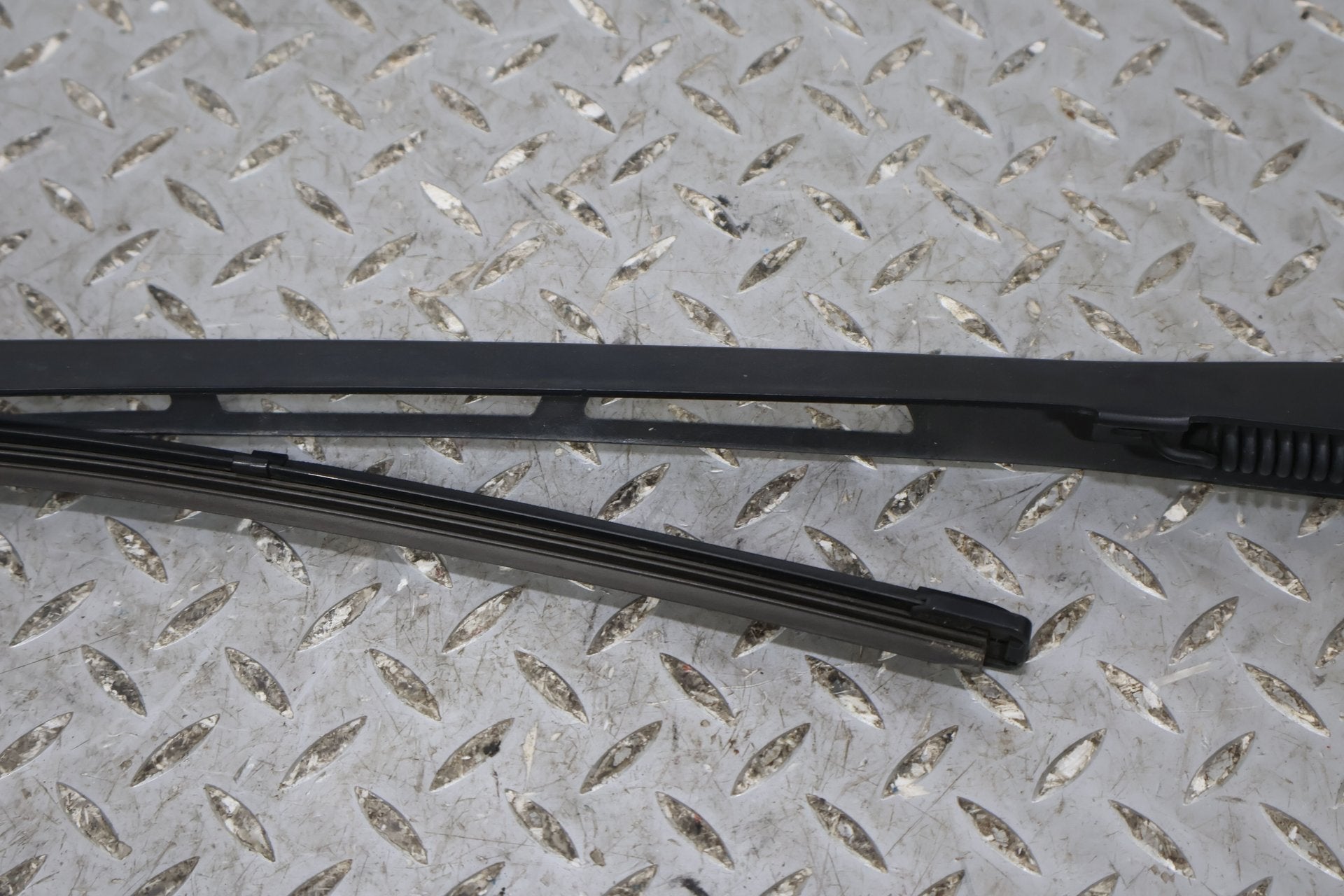 2006 BENTLY- Wiper Arm