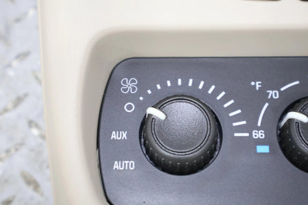 2006 Cadillac Escalade- Front Console