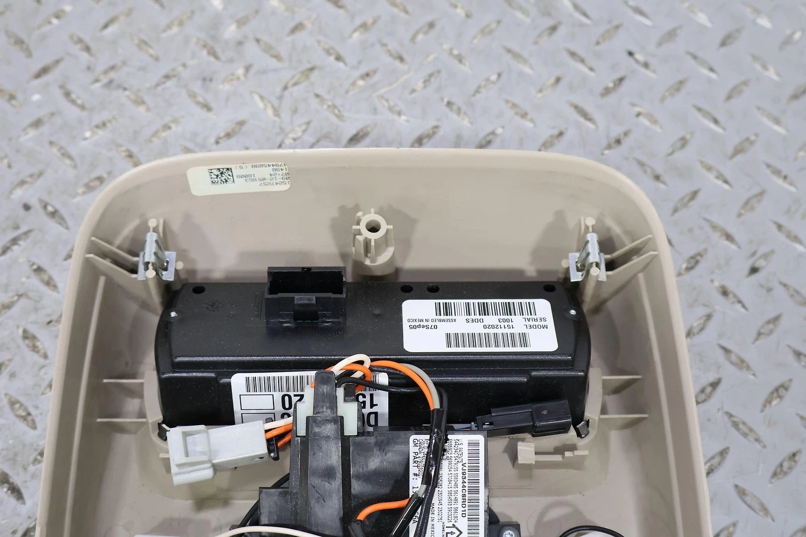 2006 Cadillac Escalade- Front Console