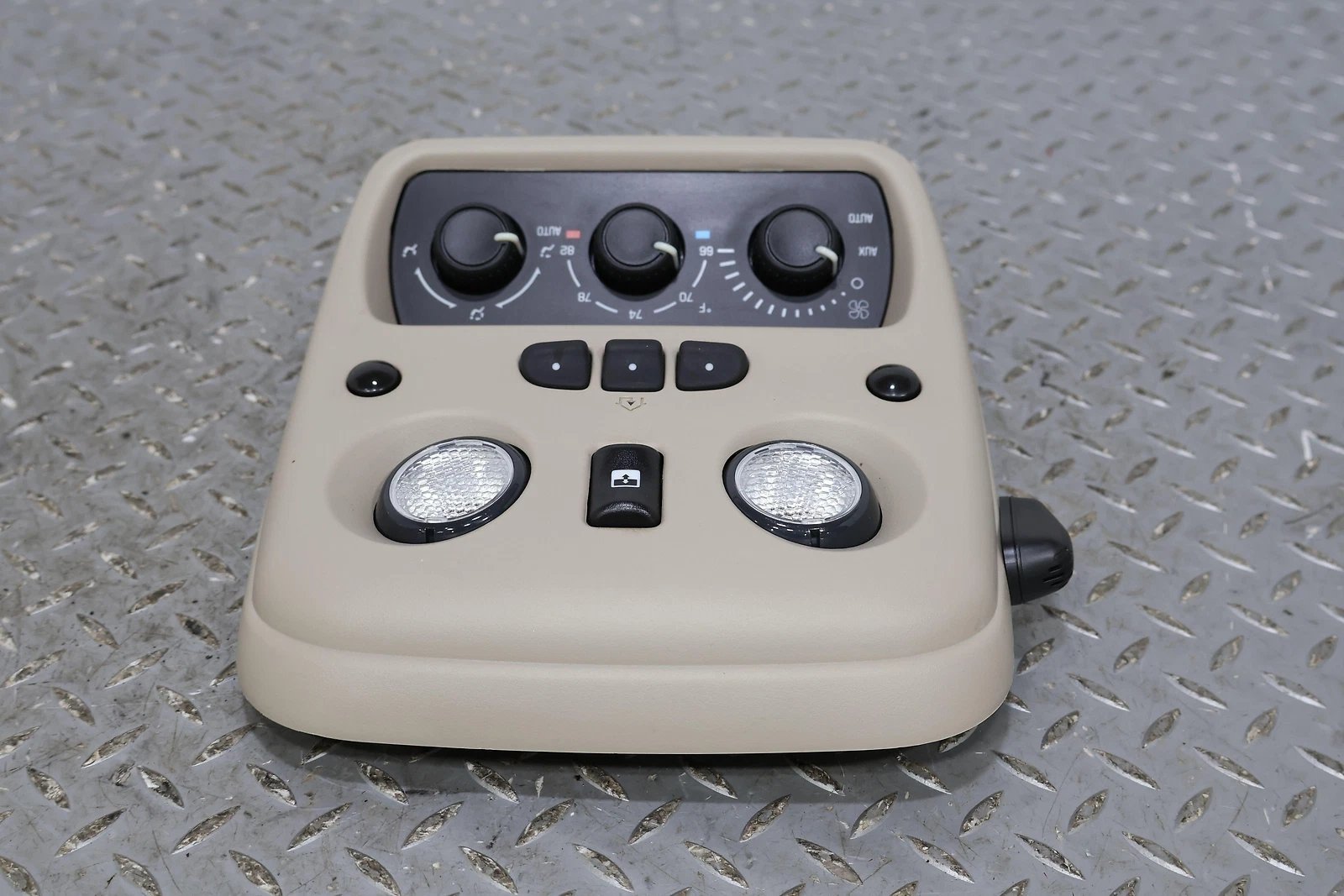 2006 Cadillac Escalade- Front Console