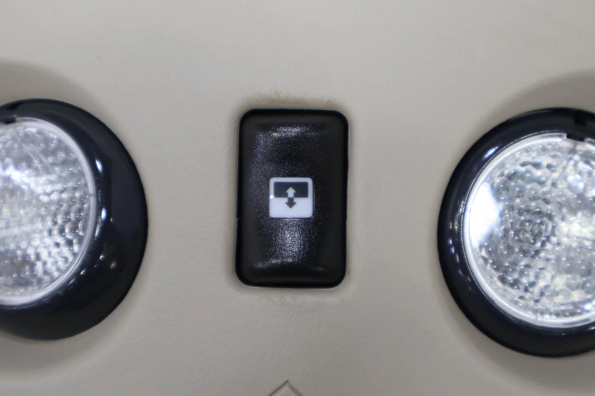 2006 Cadillac Escalade- Front Console