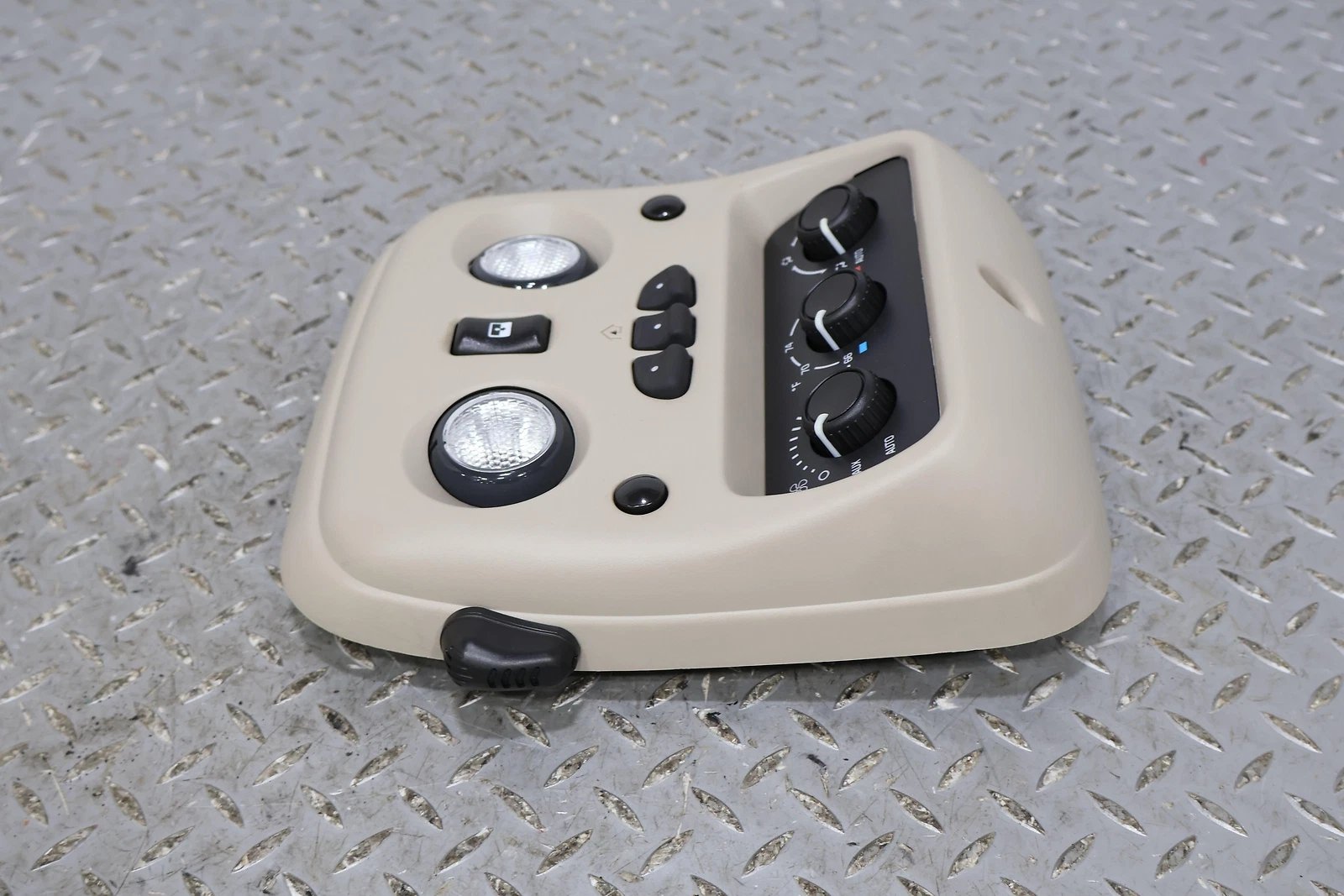 2006 Cadillac Escalade- Front Console