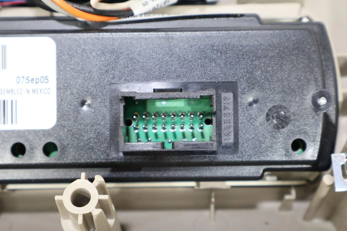 2006 Cadillac Escalade- Front Console
