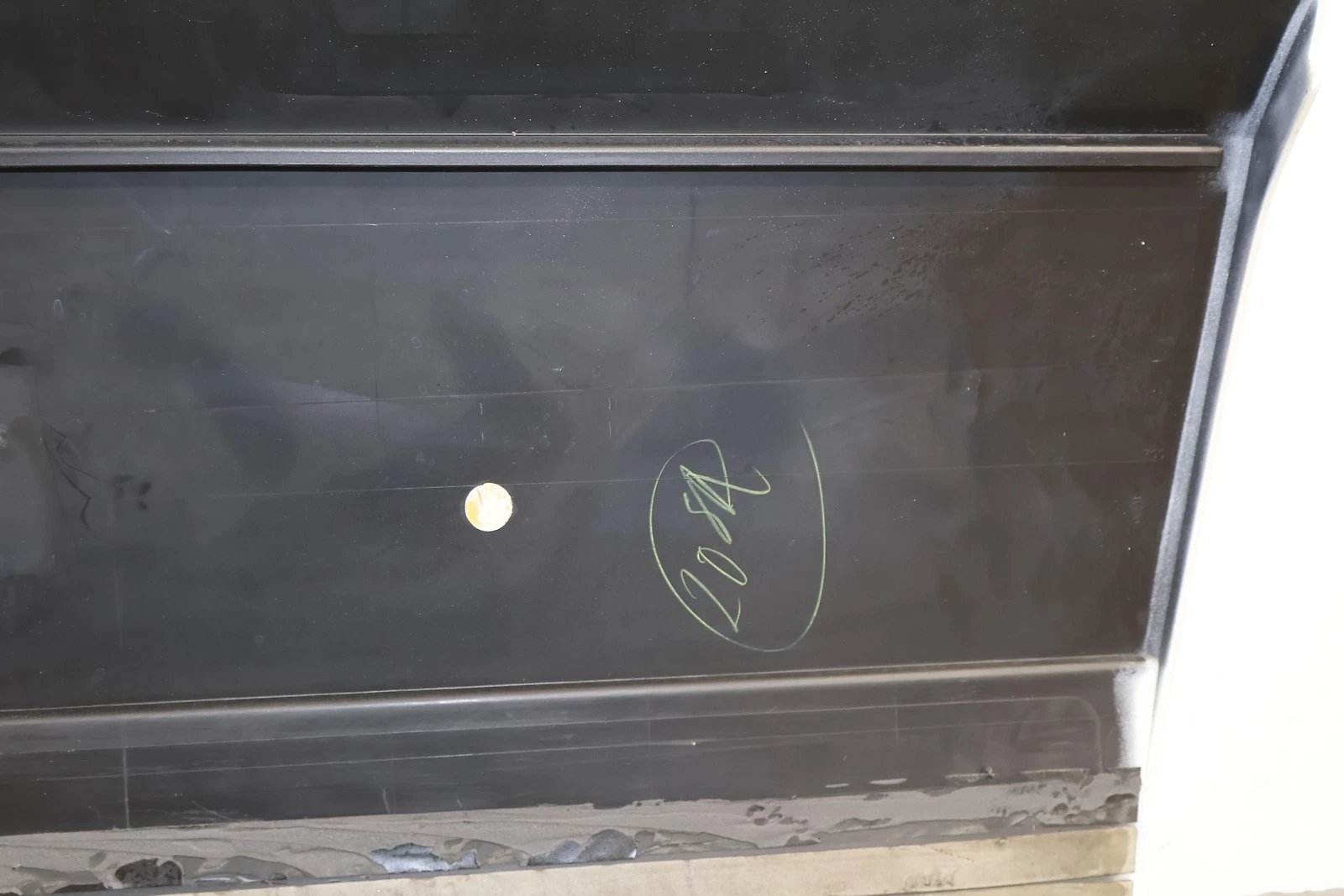 2006 Cadillac Escalade- FRONT DOOR MOULDING