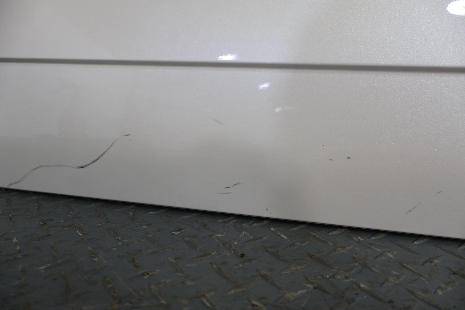 2006 Cadillac Escalade- FRONT DOOR MOULDING