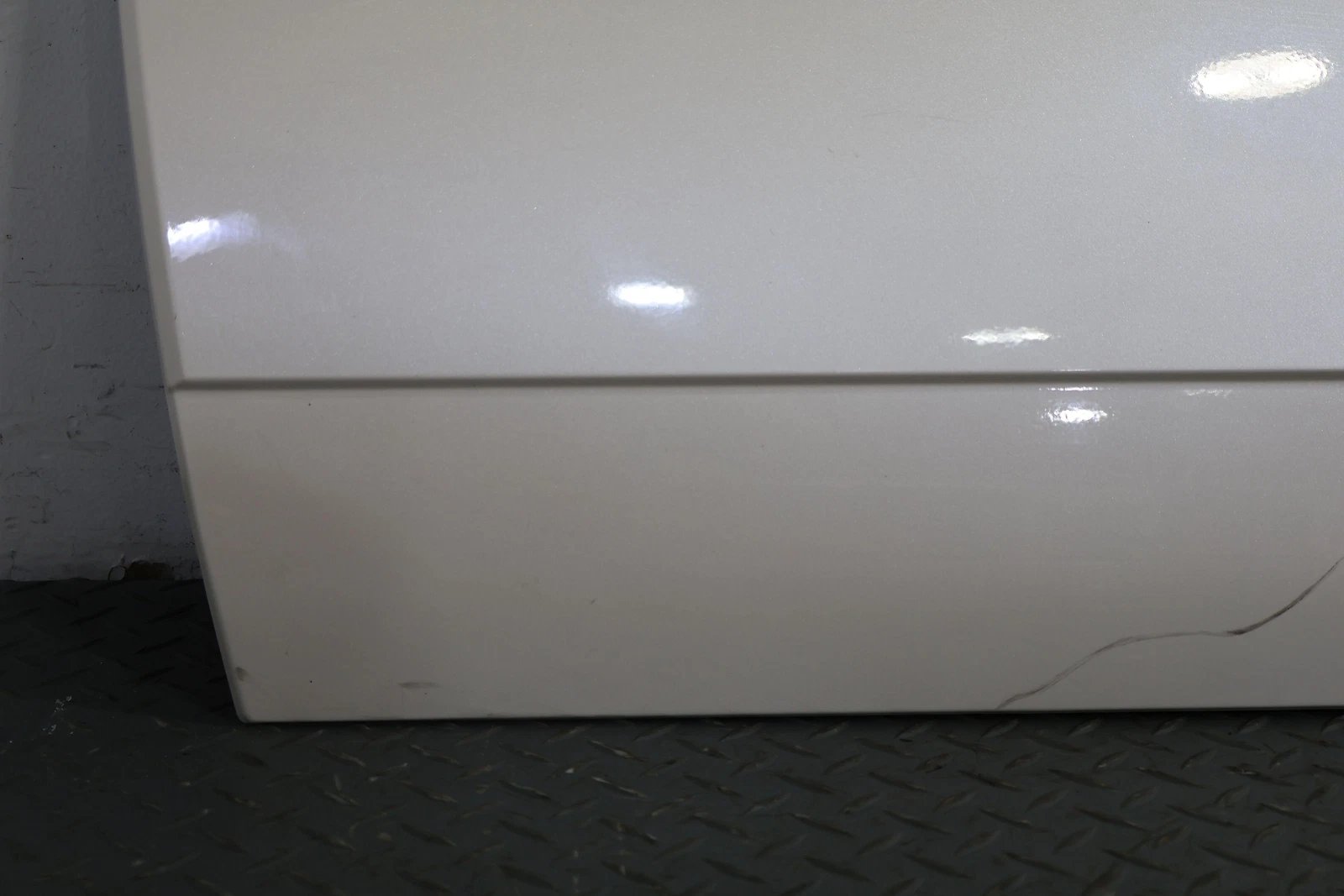2006 Cadillac Escalade- FRONT DOOR MOULDING