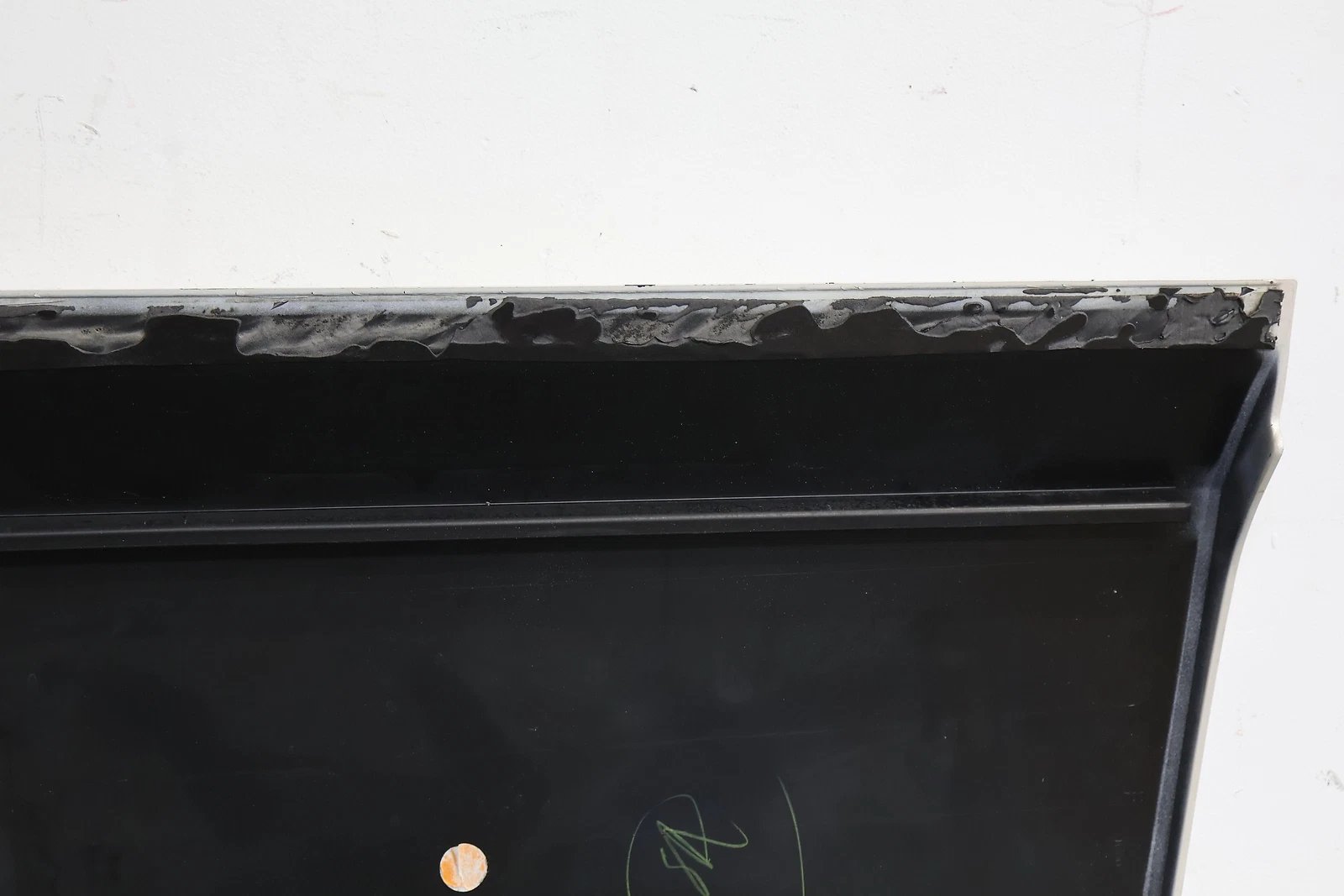 2006 Cadillac Escalade- FRONT DOOR MOULDING