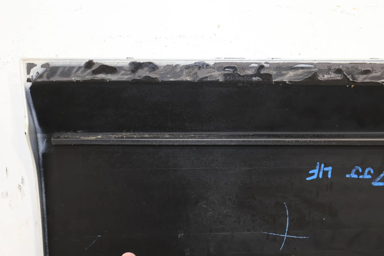 2006 Cadillac Escalade- FRONT DOOR MOULDING