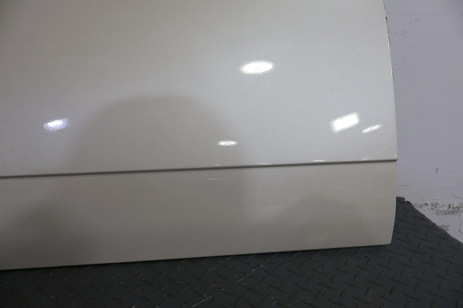 2006 Cadillac Escalade- FRONT DOOR MOULDING