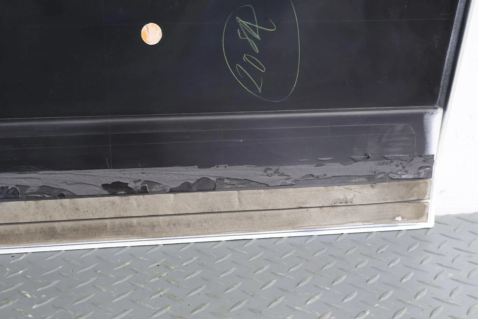2006 Cadillac Escalade- FRONT DOOR MOULDING