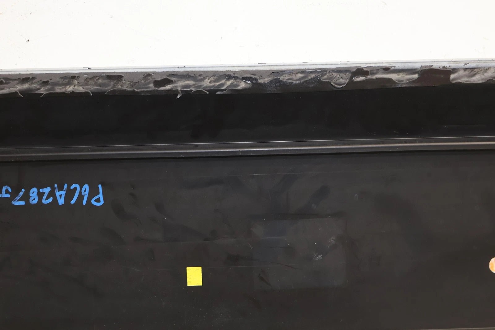 2006 Cadillac Escalade- FRONT DOOR MOULDING