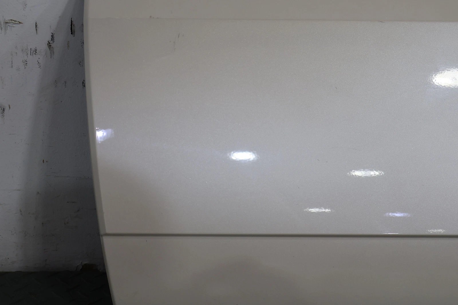 2006 Cadillac Escalade- FRONT DOOR MOULDING