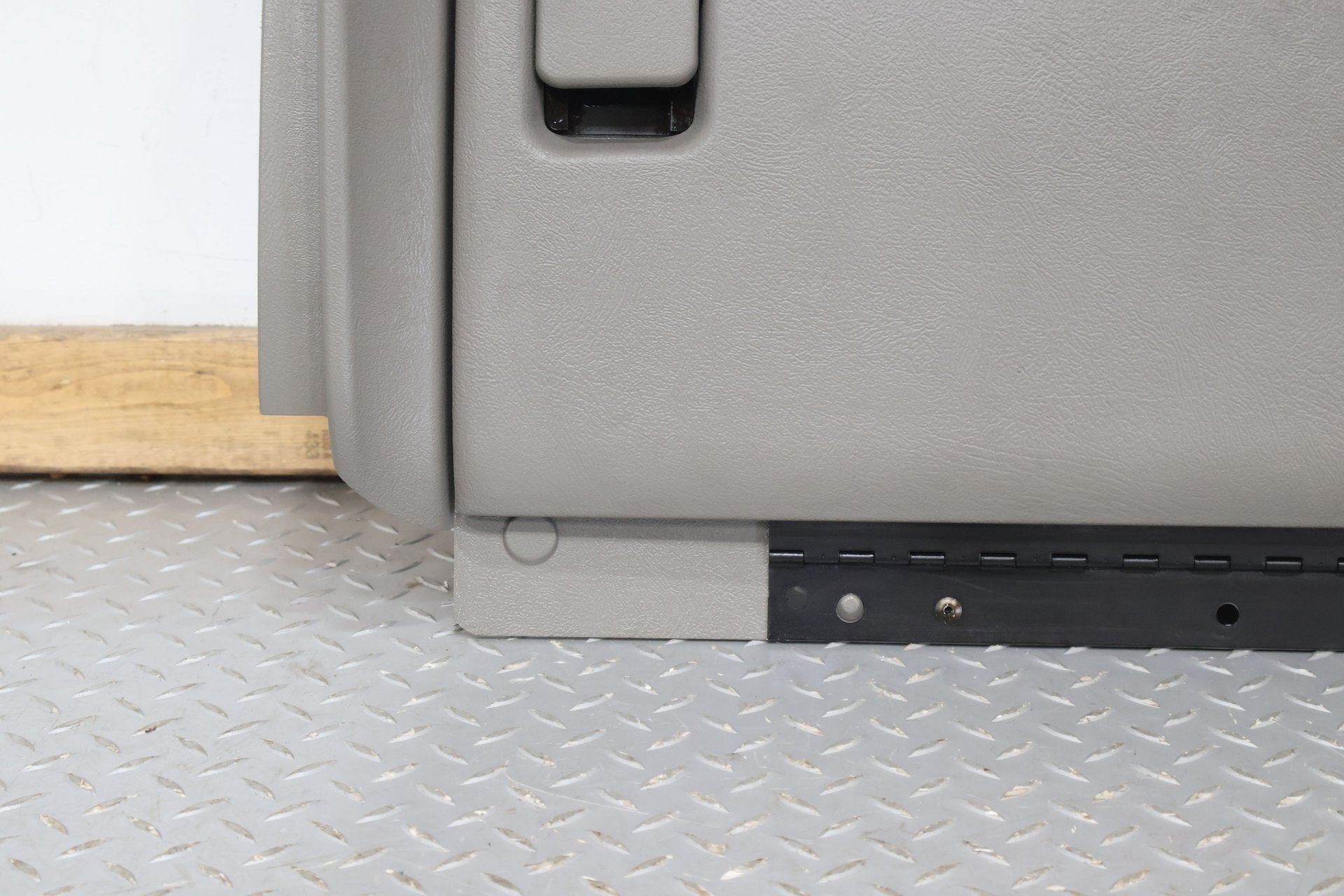 2006 Cadillac Escalade- Glove Box