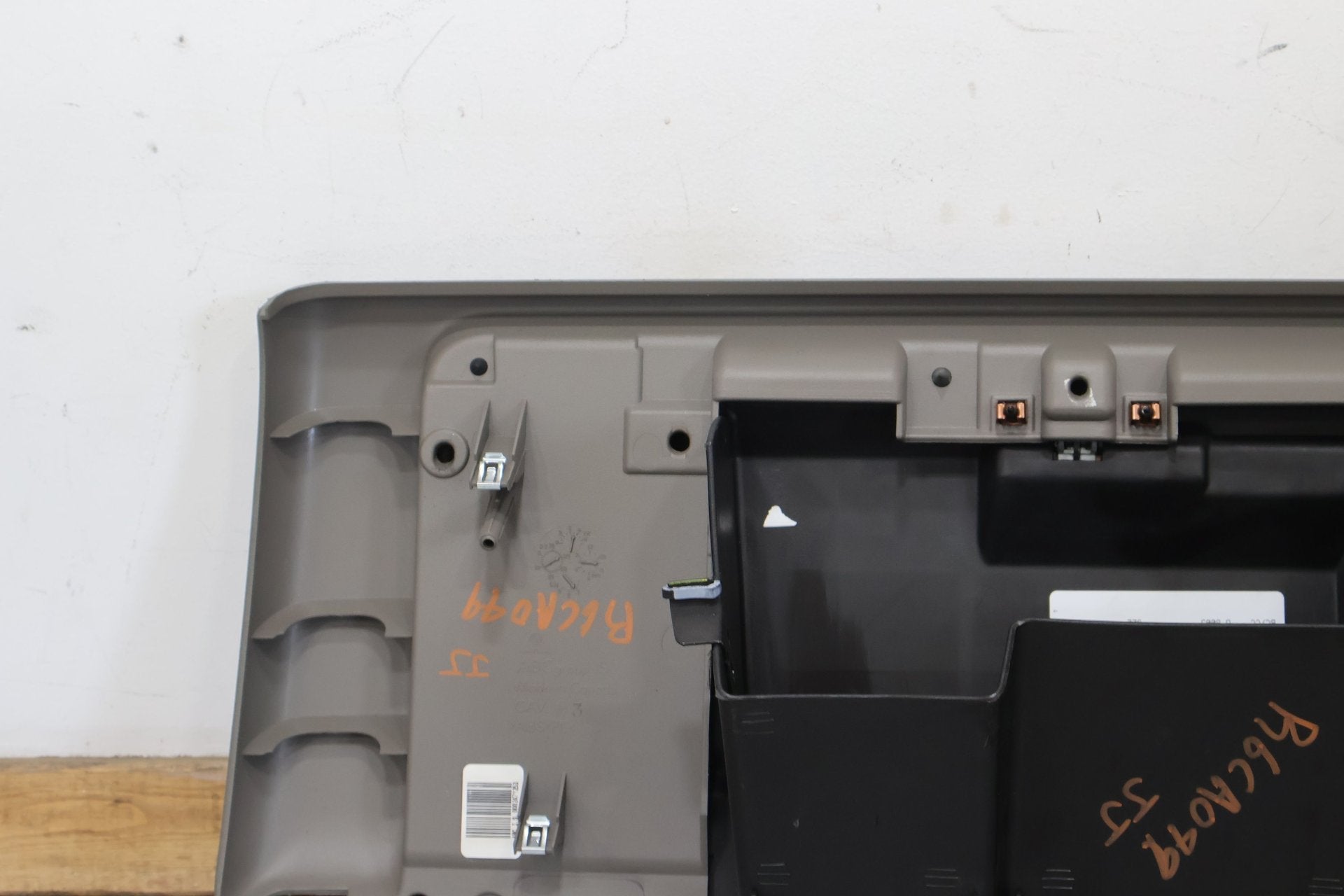 2006 Cadillac Escalade- Glove Box