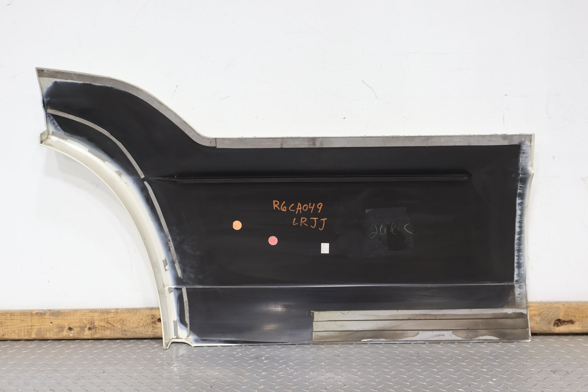2006 Cadillac Escalade- REAR DOOR MOULDING