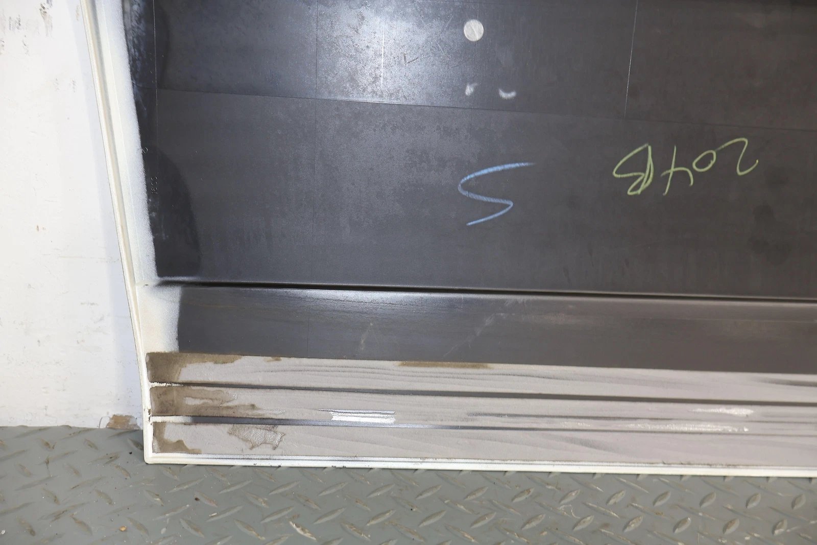 2006 Cadillac Escalade- Right Front Door Molding