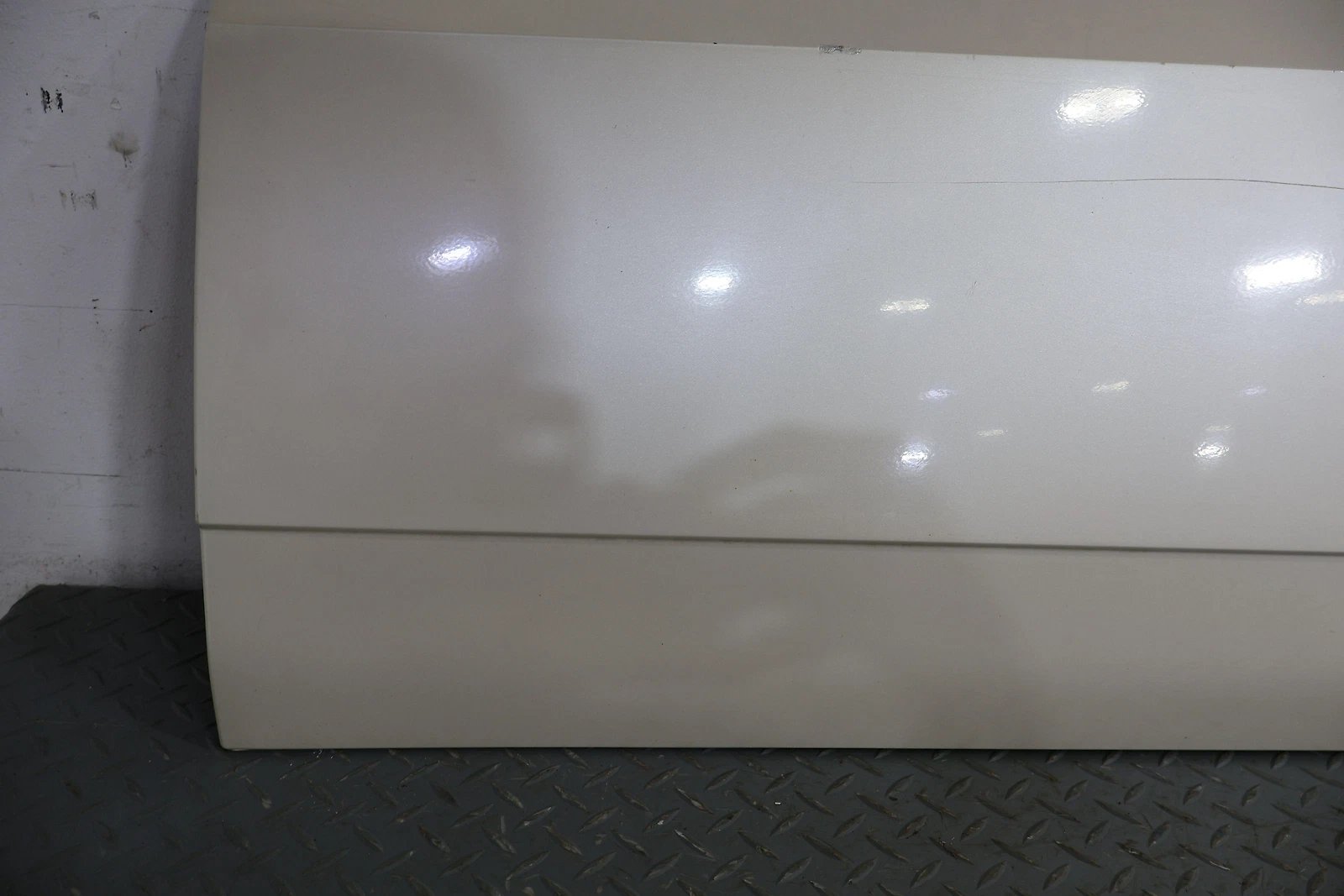 2006 Cadillac Escalade- Right Front Door Molding