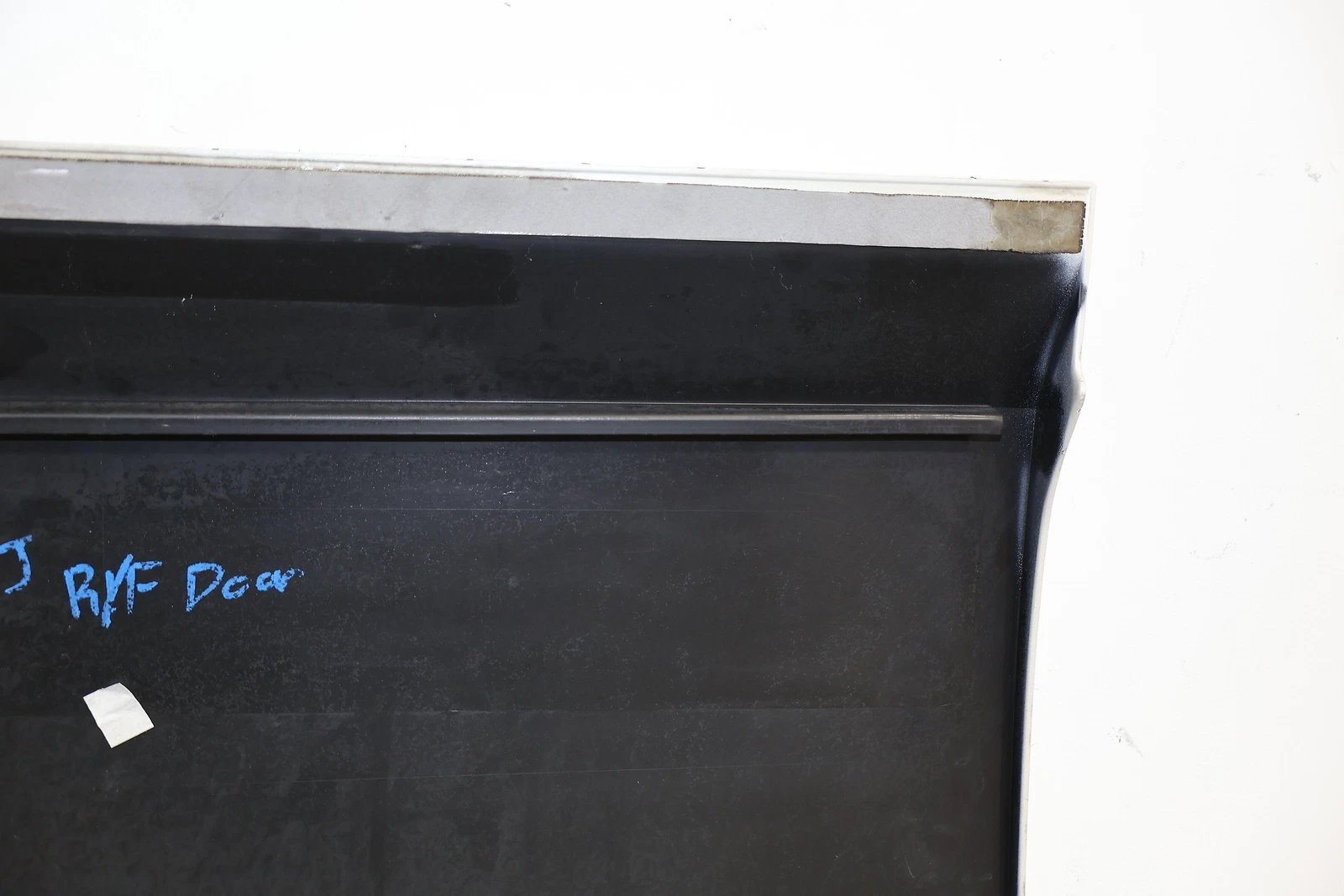 2006 Cadillac Escalade- Right Front Door Molding