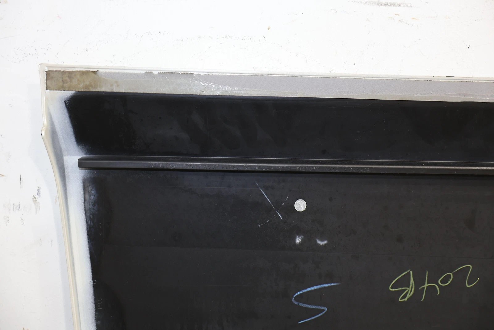 2006 Cadillac Escalade- Right Front Door Molding
