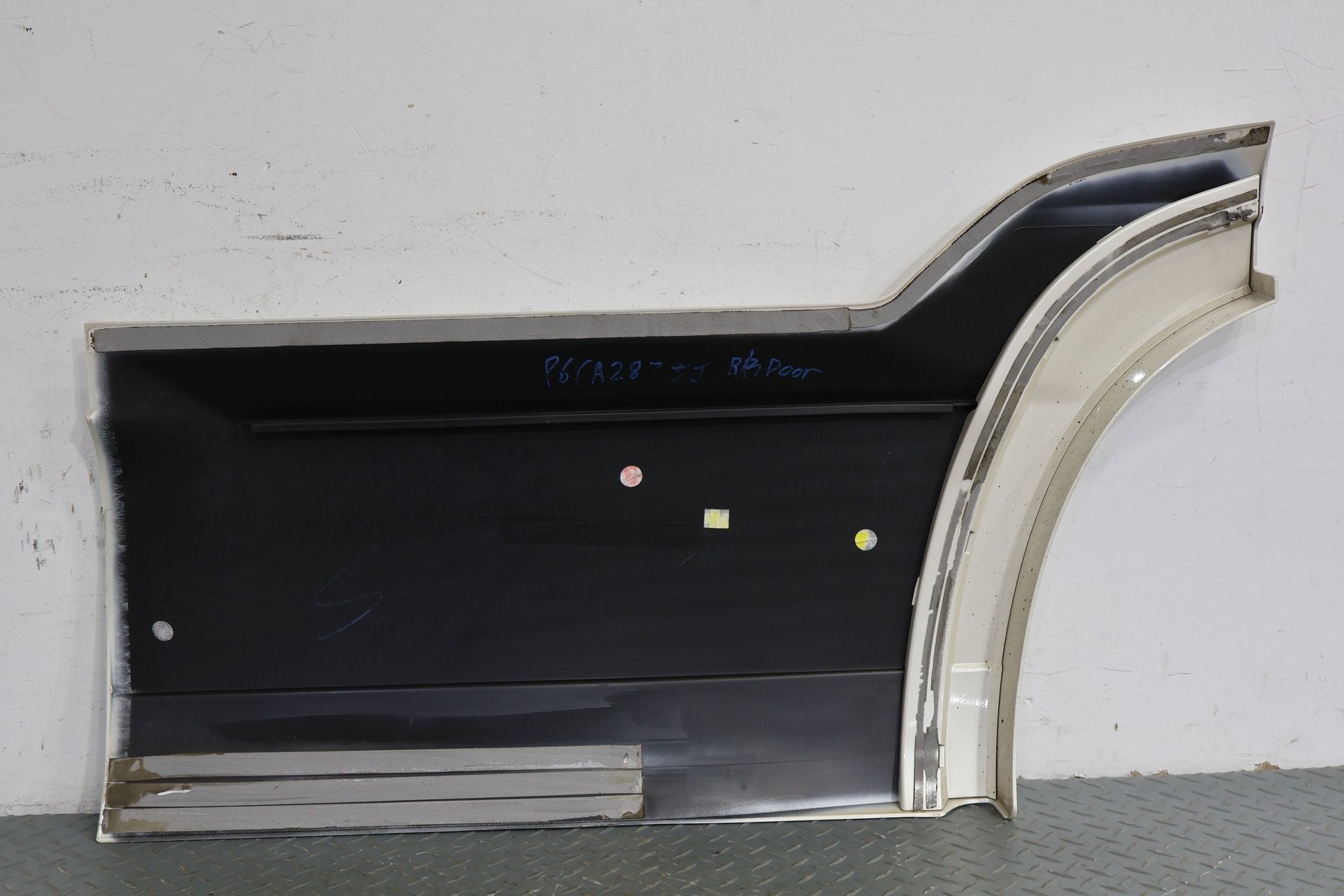 2006 Cadillac Escalade- Right Rear Door Molding