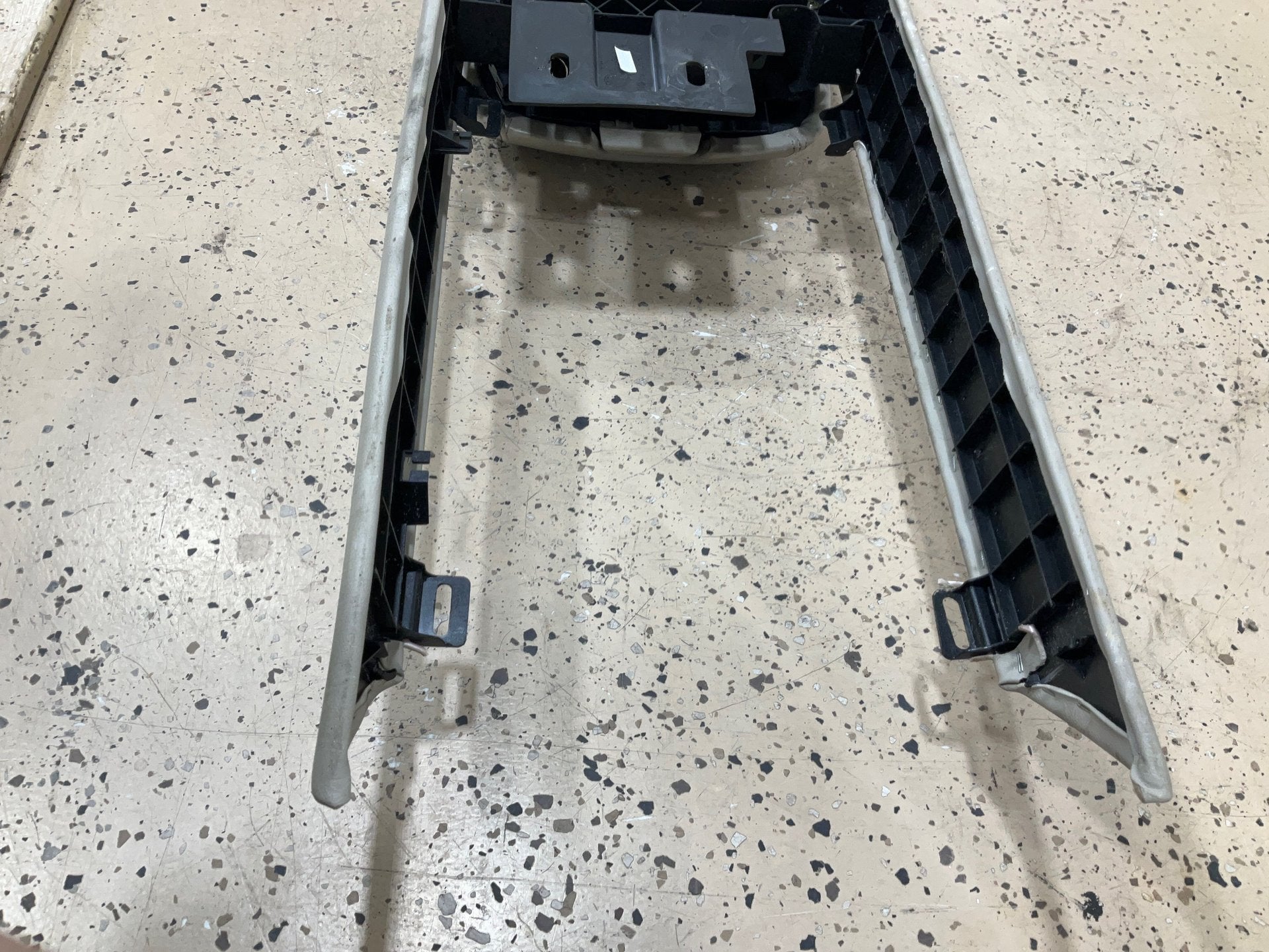 2006 Cadillac XLR- Front Console