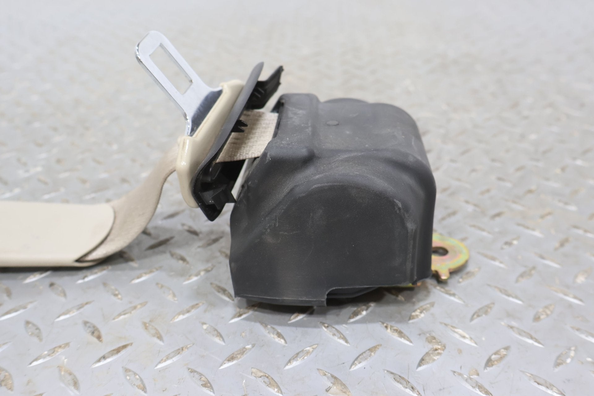 2006 Cadillac XLR- Front Seat Belt