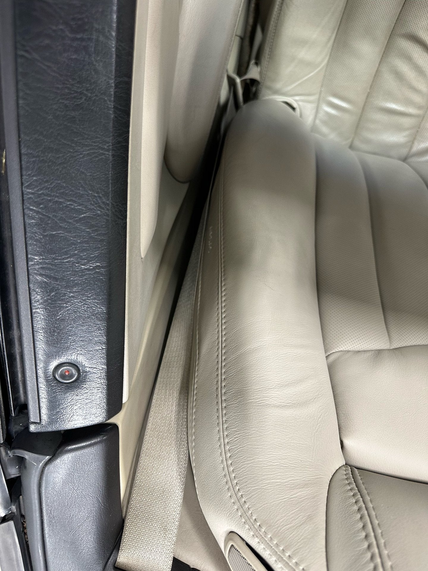 2006 Cadillac XLR- Front Seat Belt