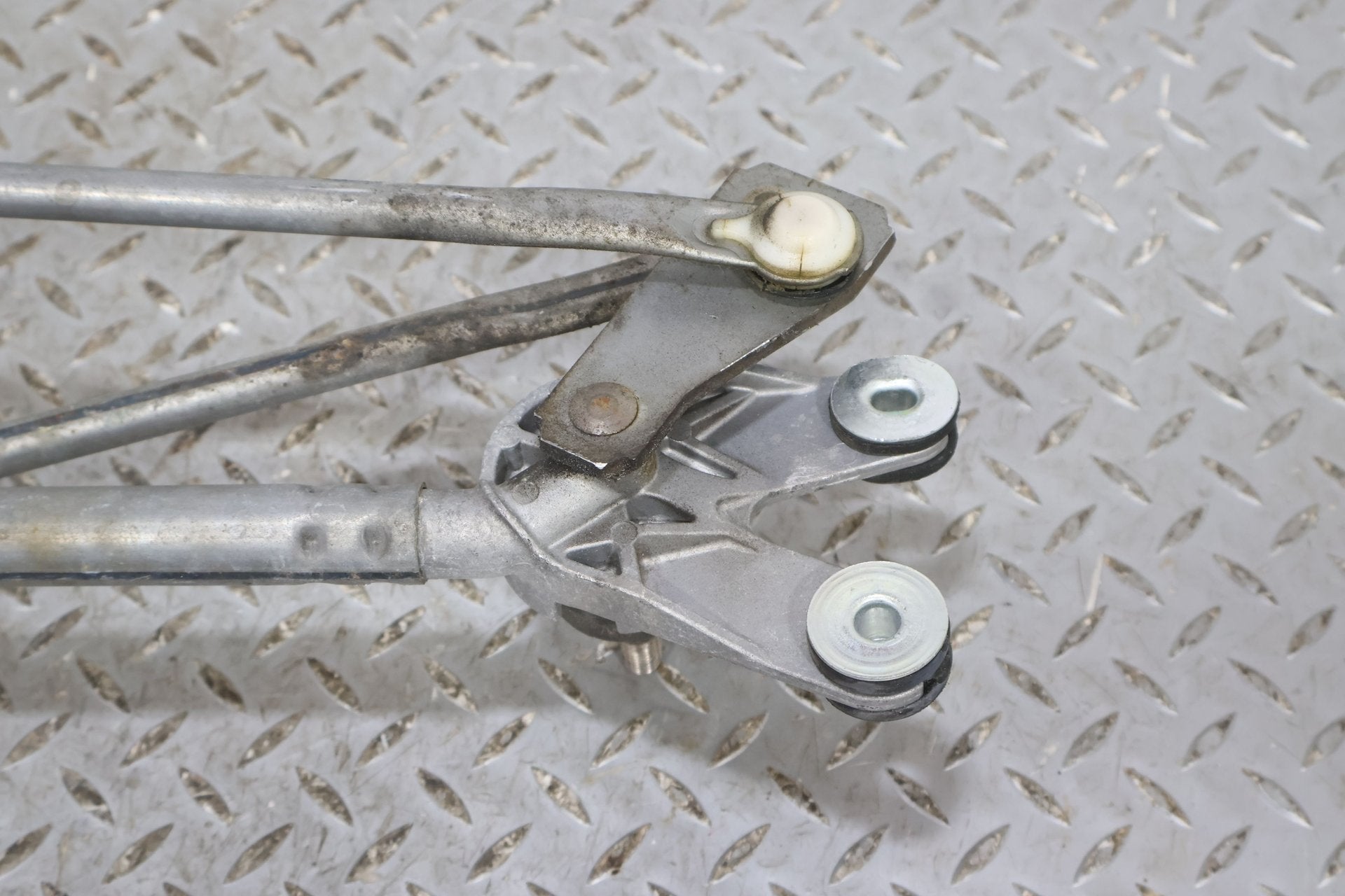 2006 Cadillac XLR- Wiper Linkage