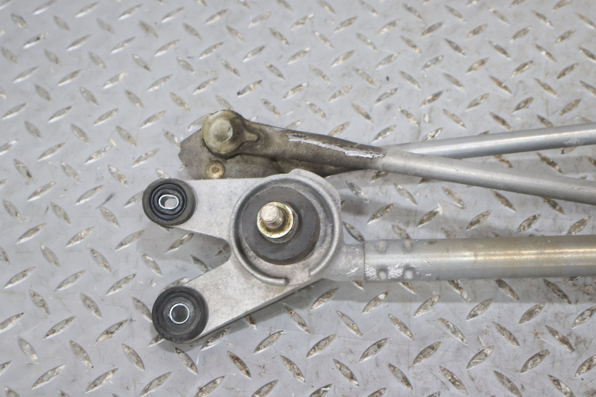 2006 Cadillac XLR- Wiper Linkage