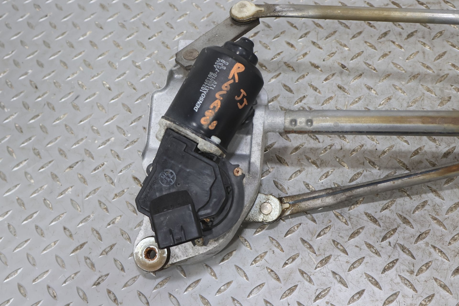 2006 Cadillac XLR- Wiper Linkage