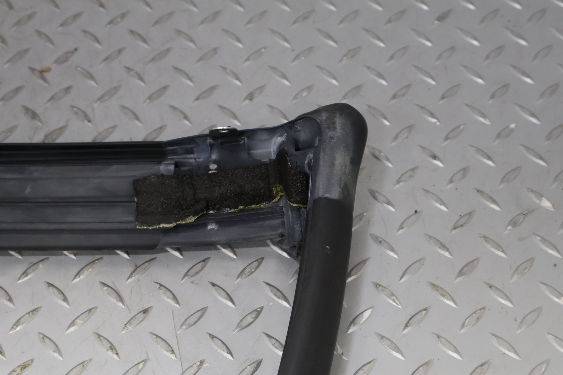 2006 Chevrolet Corvette C6- Windshield Weatherstrip Seal 20774936