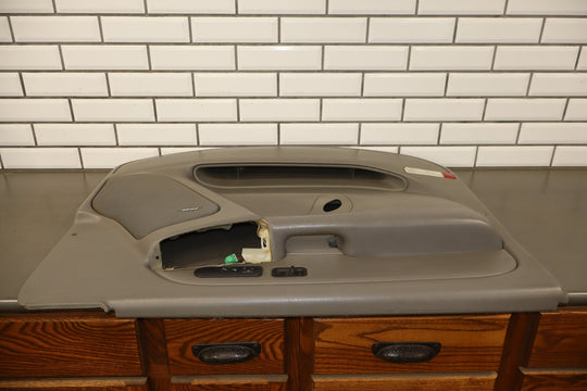 2006 Chevrolet Silverado 2500 Left Front Door Trim Panel Medium Gray 922