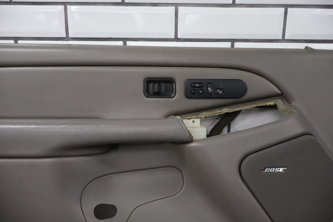 2006 Chevrolet Silverado 2500 Left Front Door Trim Panel Medium Gray 922