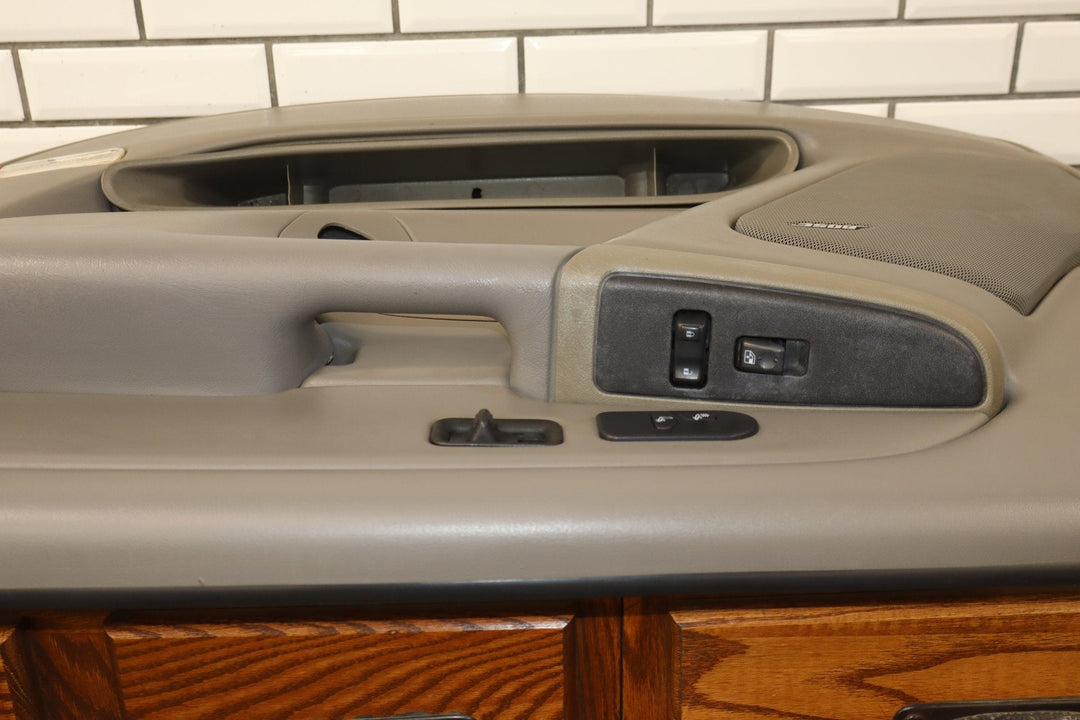 2006 Chevrolet Silverado 2500 Right Front Door Trim Panel Medium Gray 922