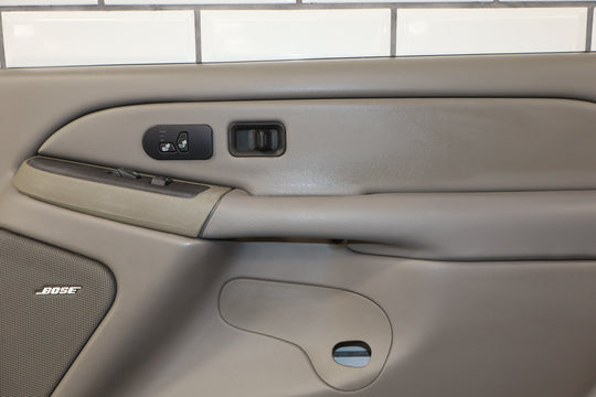 2006 Chevrolet Silverado 2500 Right Front Door Trim Panel Medium Gray 922