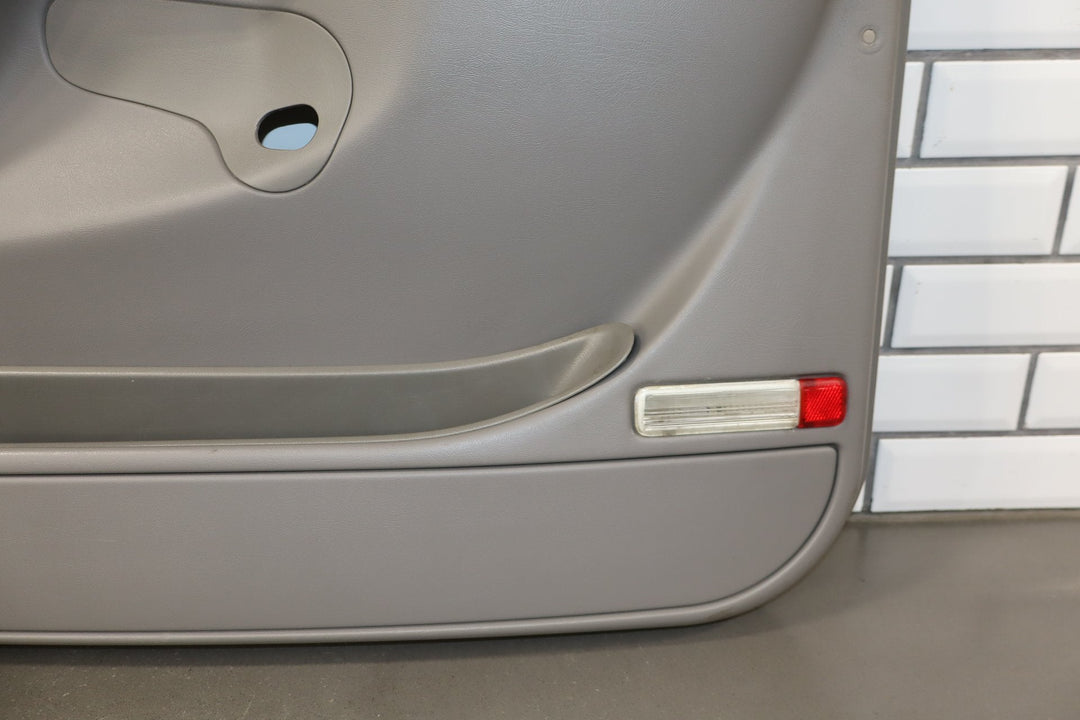 2006 Chevrolet Silverado 2500 Right Front Door Trim Panel Medium Gray 922