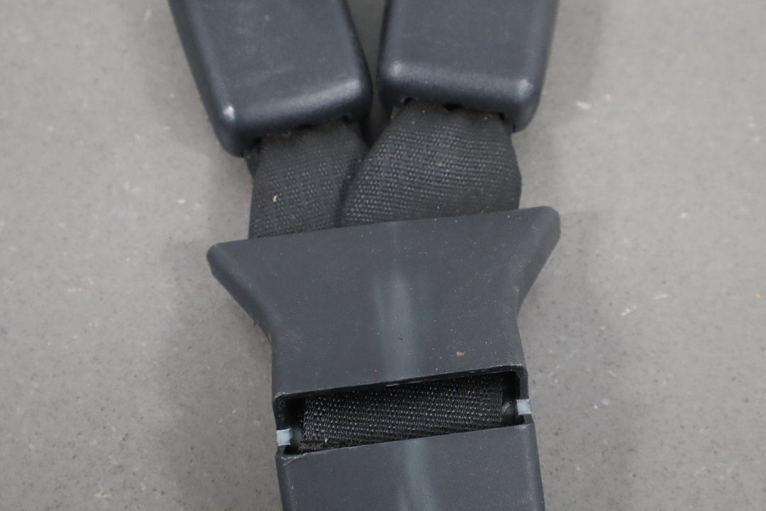 2006 Ford F - 250 Crew Cab Harley Davidson Rear Seat Belt Center Buckle