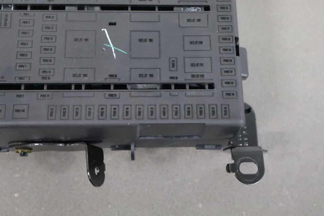 2006 Ford F - 250 Super Duty 6.0L Diesel Cabin Fuse Box Harley - Davidson Edition