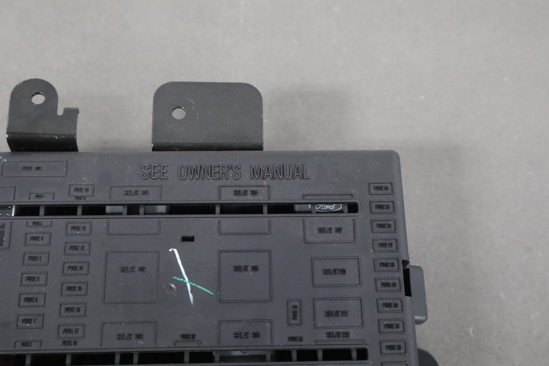 2006 Ford F - 250 Super Duty 6.0L Diesel Cabin Fuse Box Harley - Davidson Edition