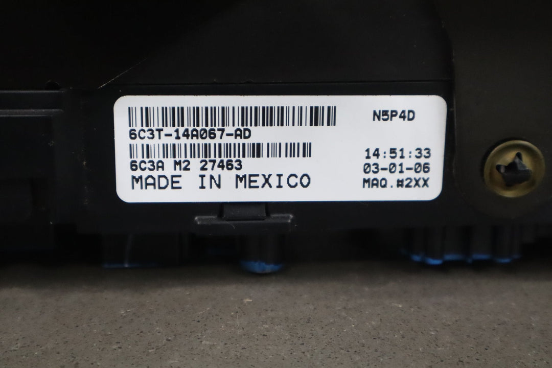 2006 Ford F - 250 Super Duty 6.0L Diesel Cabin Fuse Box Harley - Davidson Edition