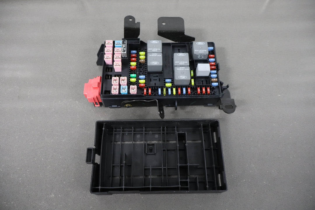 2006 Ford F - 250 Super Duty 6.0L Diesel Cabin Fuse Box Harley - Davidson Edition