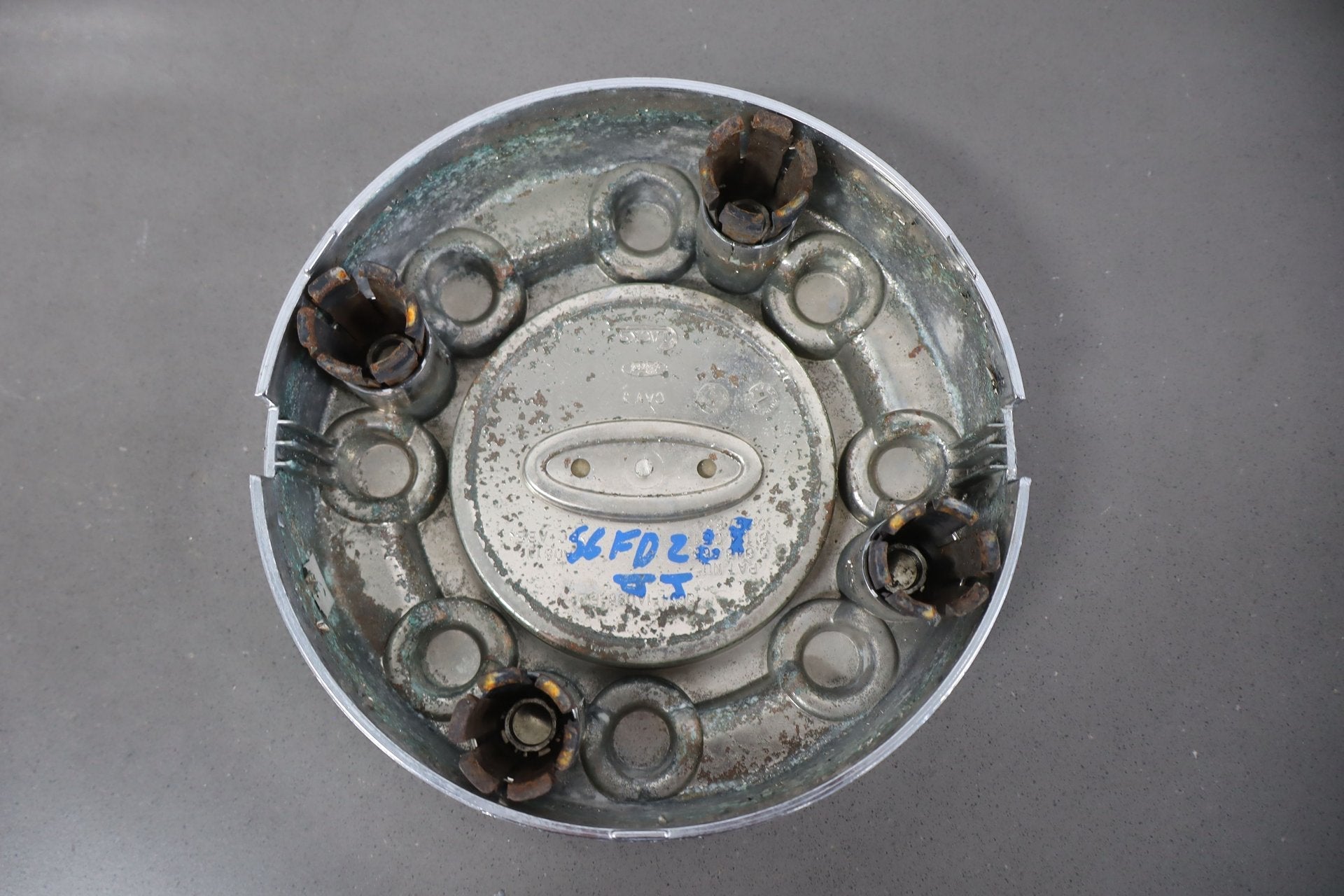 2006 Ford F-250 Super Duty- Mag Wheel Centre Cap