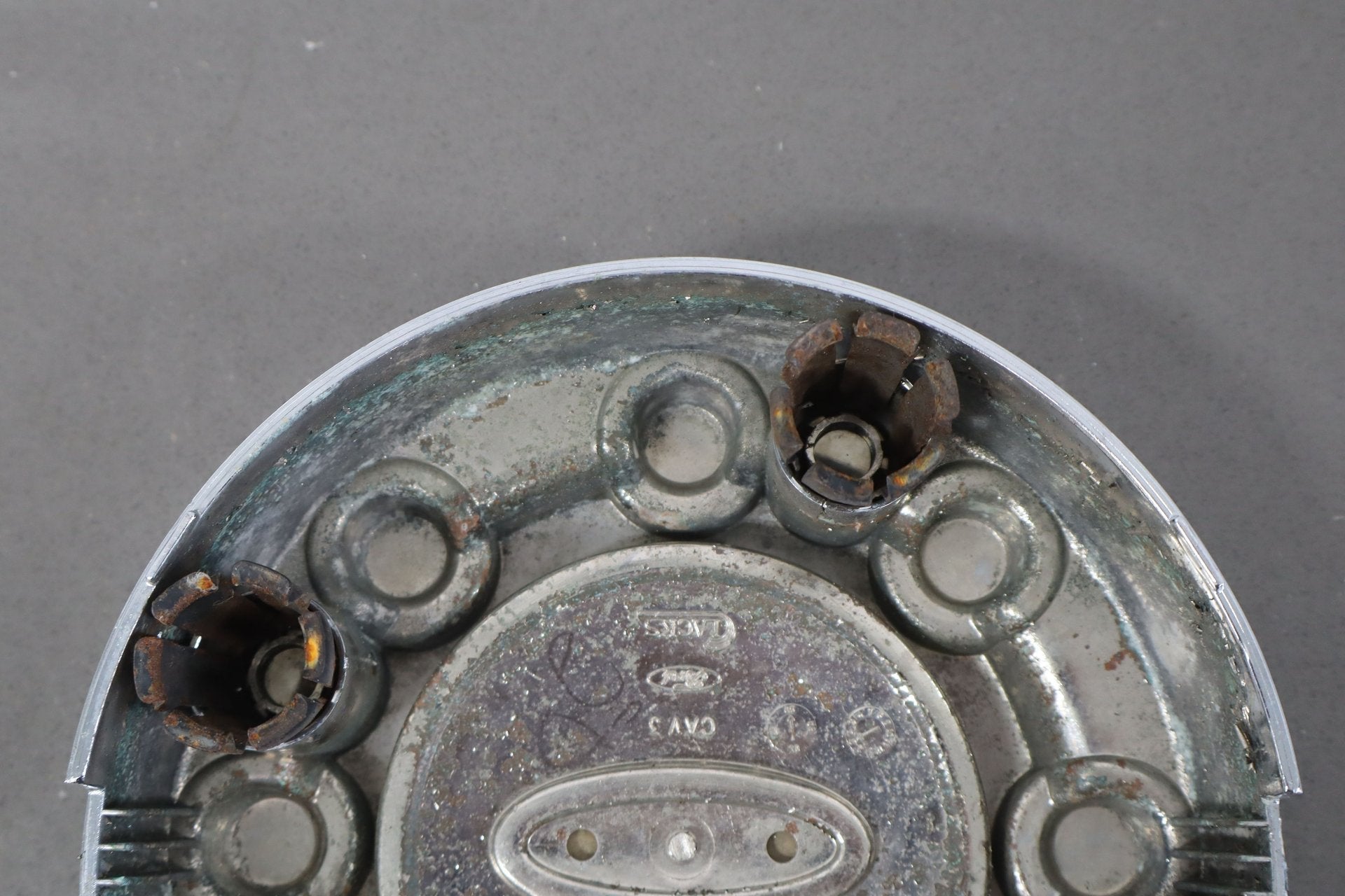 2006 Ford F-250 Super Duty- Mag Wheel Centre Cap